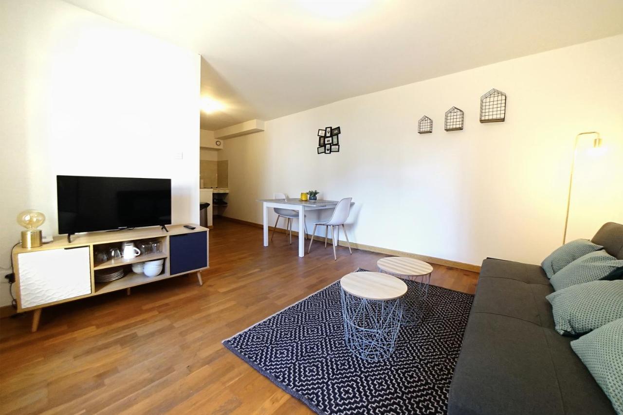 Appartement au coeur de Cours-la-Ville Extérieur photo